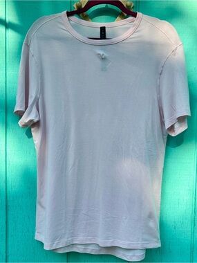 Lulu Lemon 5 Year Basic Tee "Hi-Low" Split Hem in Light Pastel Pink Men's Size